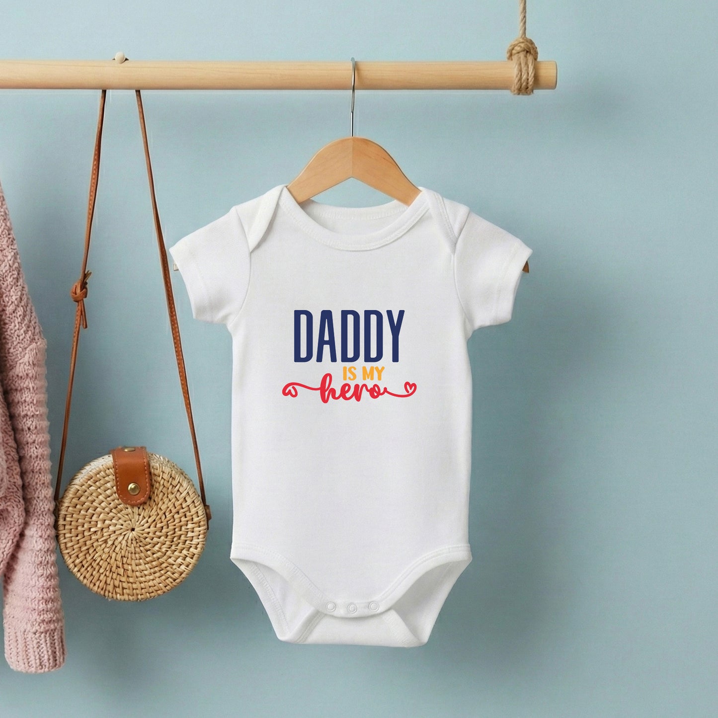 Kahramanım Babam – %100 Pamuk Baskılı Bebek Badi | Kivvy SoftTouch™