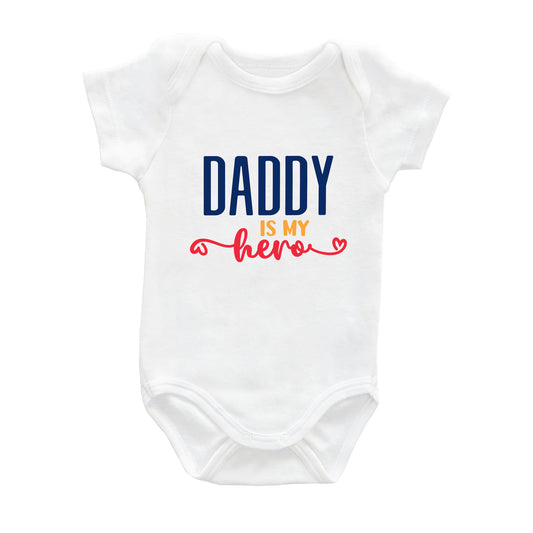 Kahramanım Babam – %100 Pamuk Baskılı Bebek Badi | Kivvy SoftTouch™