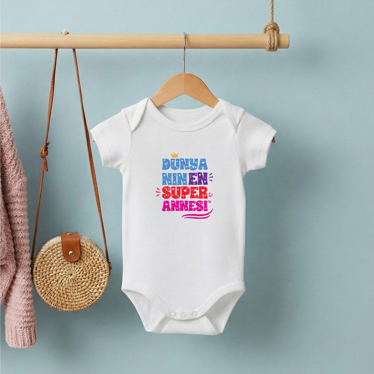 Dünyanın En Süper Annesi – %100 Pamuk Baskılı Bebek Badi | Kivvy SoftTouch™