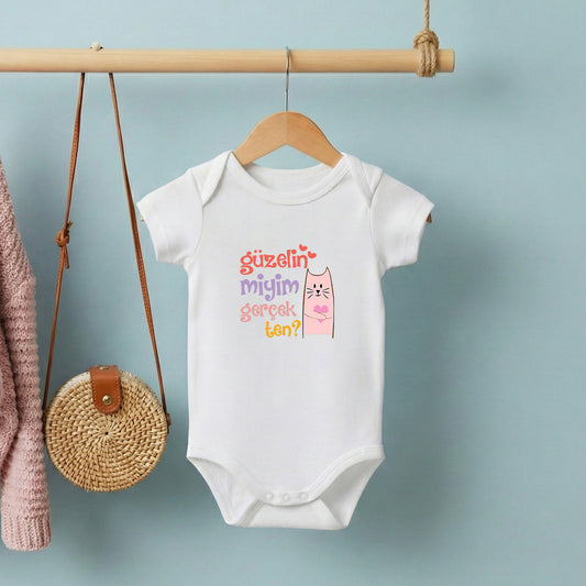 Güzelin miyim Gerçekten? – %100 Pamuk Baskılı Bebek Badi | Kivvy SoftTouch™