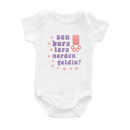 Sen Buralara Nerden Geldin? – %100 Pamuk Baskılı Bebek Badi | Kivvy SoftTouch™