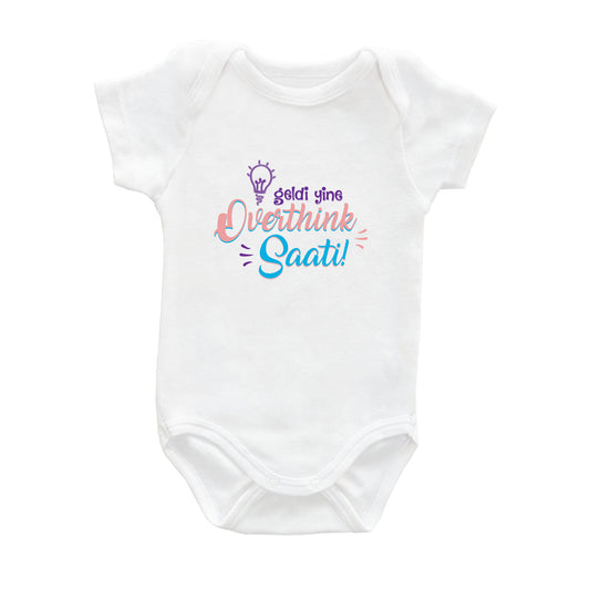 Geldi Yine Overthink Saati – %100 Pamuk Baskılı Bebek Badi | Kivvy SoftTouch™